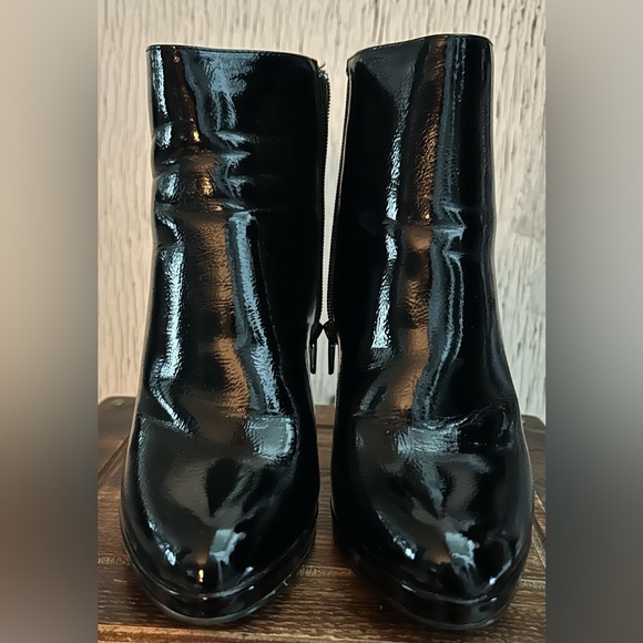 🍒🌸🍒Betsey Johnson Black Patent Averie Rhinestone Heels Ankle Booties🍒🌸🍒 - Picture 9 of 9